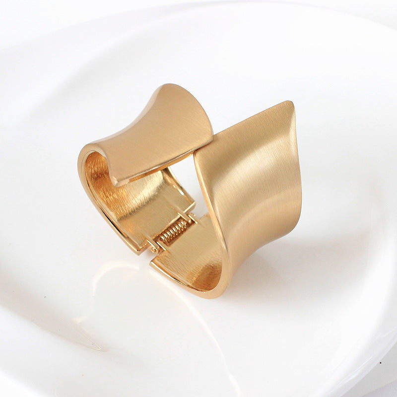 Dune Matte Gold Statement Bangle