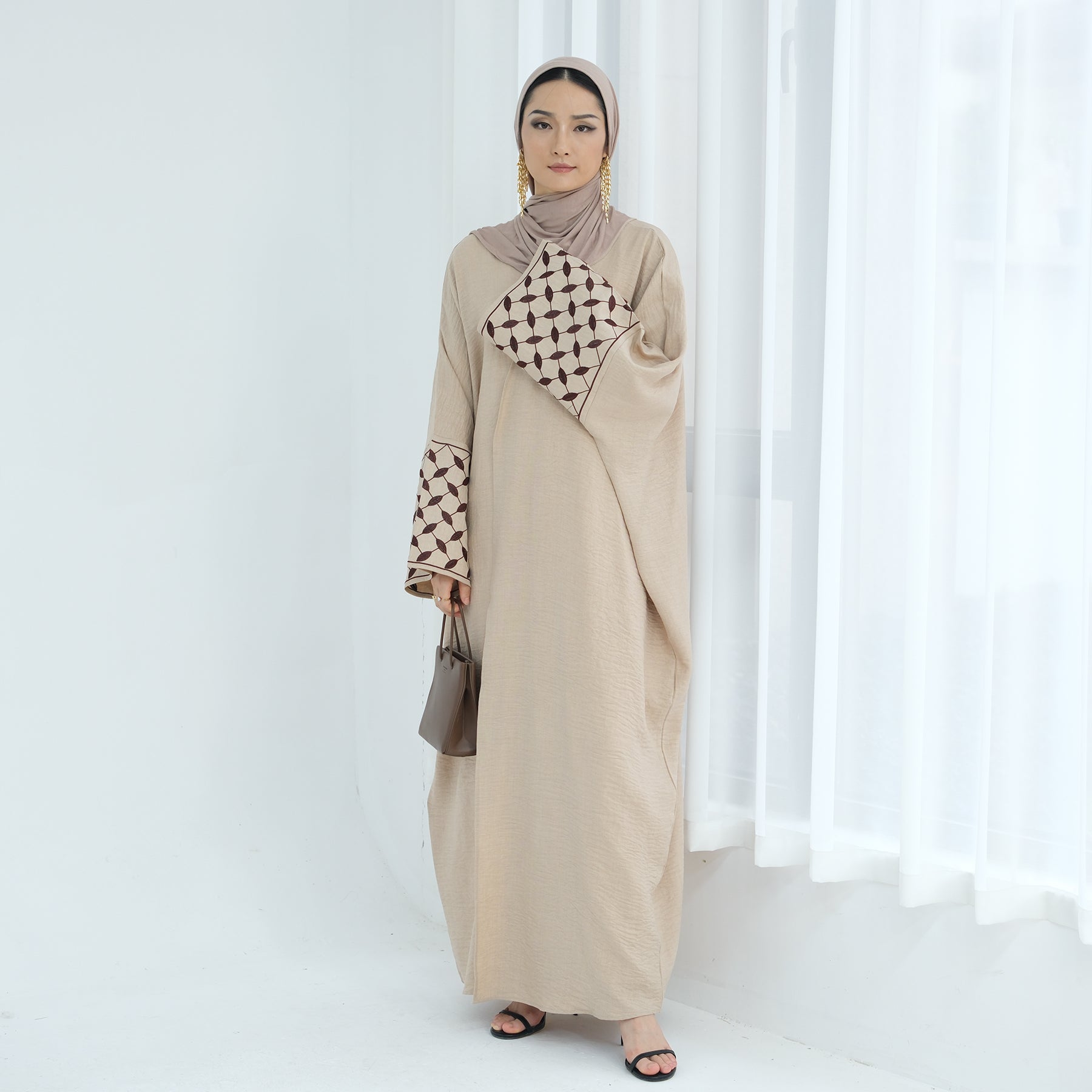 Keffiyah Embroidered Open Abaya - Beige