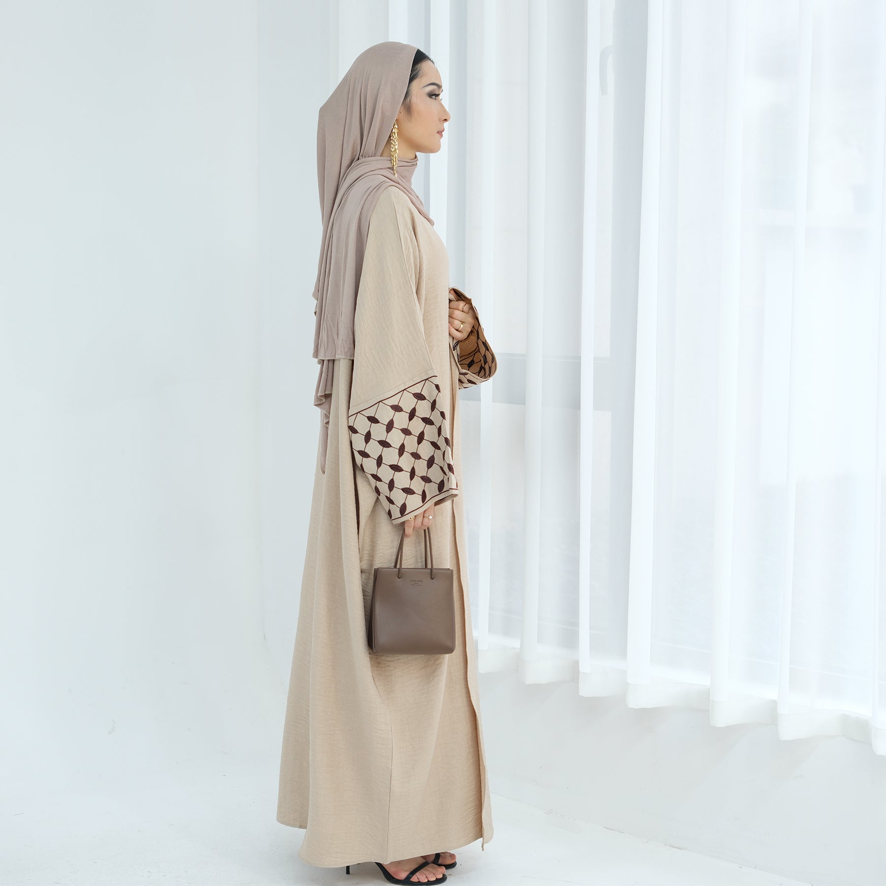 Keffiyah Embroidered Open Abaya - Beige